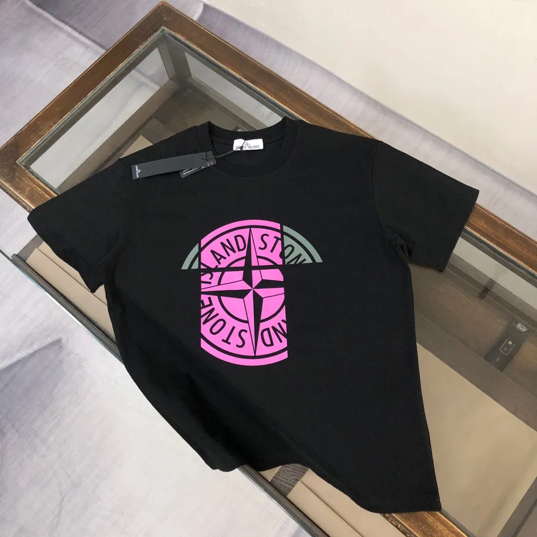P180 Stone Island Stone Island 2025 latest T-shirt, couple style ~ Original order, stylish and casual short T-shirt, specially made of customized cotton fabric ~ Cotton T-shirt ~ Pre-washed to prevent deformation and shrinkage problem, more comfortable and breathable on the body ~ All available from stock ~ Unique design style, trendy must-have item, complete with three standards 👍 Color: black/white Size: S M L XL (larger version, please indicate your height and weight when placing an order)